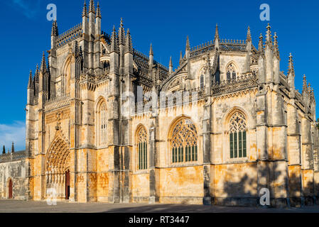 Batalha, Portugal. Kloster von Batalha aka Kloster Santa Maria da Vitoria. Blick auf die capelas Imperfeitas. Unvollendete Kapellen. Gotische und Manue Stockfoto