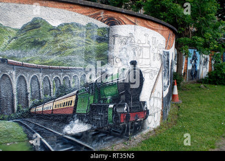 Graffiti-Tourismus: Realistische Farbe an der Wand der Brücke über den Fluss Kelvin, Glasgow, Schottland, Großbritannien Stockfoto