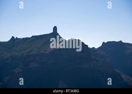 Blick vom Cruz De Tejeda auf die Berge und den Heiligen rock, Roque Nublo, Gran Canaria, Kanarische Inseln, Spanien Stockfoto