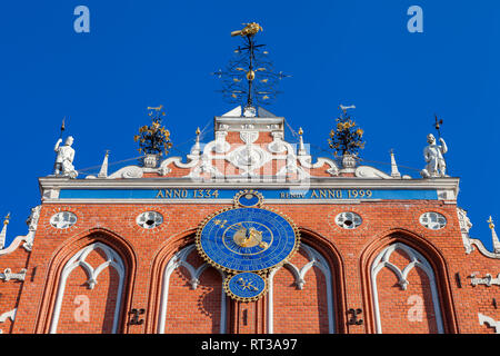 Lettische Anziehung - Haus der Mitesser mit astronomischen Uhr. Stockfoto