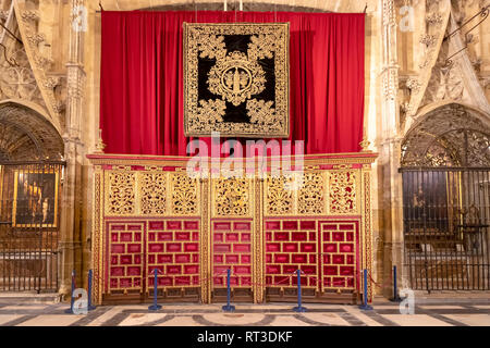 Sevilla, Spanien - Januar 13, 2019: das Innere der Kathedrale der Heiligen Maria des Siehe, Andalusien, Spanien Stockfoto