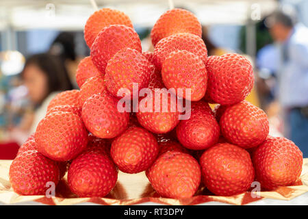 Frische Erdbeeren in einem Markt Stockfoto
