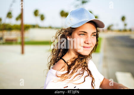 Portrait von Mädchen mit Kappe Stockfoto