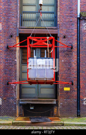 Ein cargo Lifter in der Speicherstadt in Hamburg. Stockfoto