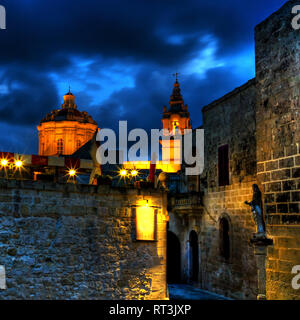Alte Mdina bei Nacht, Malta. Stockfoto