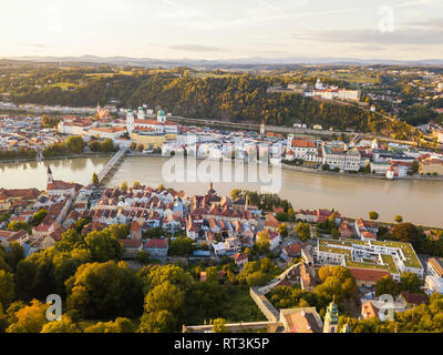 Deutschland, Bayern, Passau, die Stadt der drei Flüsse, Luftaufnahme, Donau und Inn, Veste Oberhaus Stockfoto