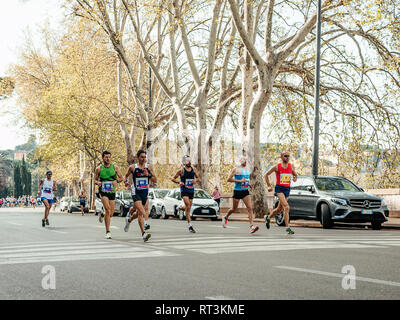 Rom, Italien, 8. April 2018: Die Gruppe von Männern, die Straßen von Rom Rom Marathon Stockfoto