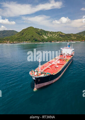 Indonesien, Bali, Luftaufnahme der Öltanker Stockfoto