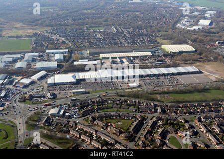 Luftaufnahme des Alban und Kreuzung neun Retail Park, Warrington WA2 8TW Stockfoto