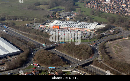 Luftaufnahme der B&Q in Warrington Stockfoto