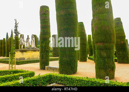 Statue von Columbus, Ferdando König und Königin Isabel. Garten von Alcazar, Cordoba, Spanien. Stockfoto