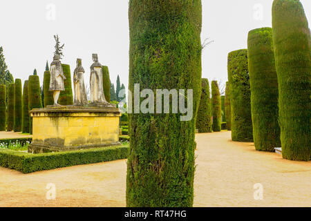 Statue von Columbus, Ferdando König und Königin Isabel. Garten von Alcazar, Cordoba, Spanien. Stockfoto