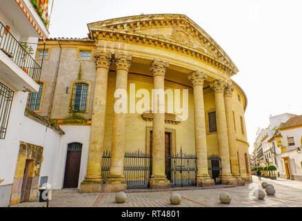 Vorderansicht der Kirche des Kollegiums der Santa Victoria. Cordoba, Andalusien, Spanien, Stockfoto