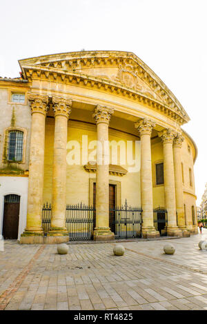 Vorderansicht der Kirche des Kollegiums der Santa Victoria. Cordoba, Andalusien, Spanien, Stockfoto