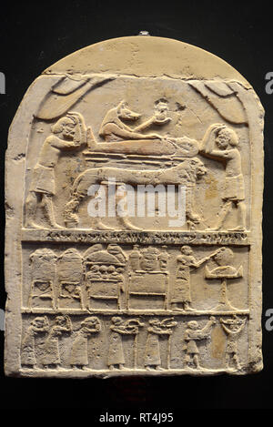 Grabkunst Stele oder Grabstein mit Bas-Relief porträtiert Beerdigung Riten in Memphis (525-404 v. Chr.) das Alte Ägypten im Ägyptischen Museum Vatikanische Museen Stockfoto