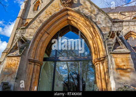 Walsingham Kapelle Fenster, All Saints Church, Notting Hill, London Stockfoto