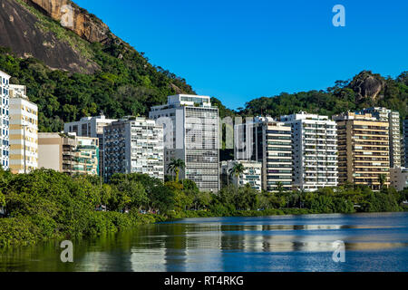 Die teuersten Apartments in der Welt. Wunderbare Orte in der Welt. Lagune und Nachbarschaft von Ipanema, Rio de Janeiro, Brasilien, Südamerika. Stockfoto