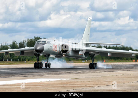 Eine People's Liberation Army Air Force Xian H-6 K strategischer Bomber Flugzeug. Stockfoto