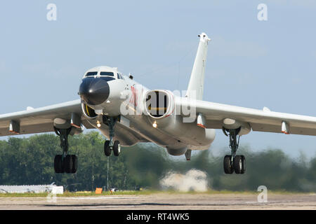 Eine People's Liberation Army Air Force Xian H-6 K strategischer Bomber Flugzeug. Stockfoto