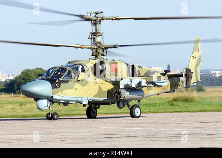 Russische Raumfahrt Kräfte Ka-52 Kampfhubschrauber. Stockfoto