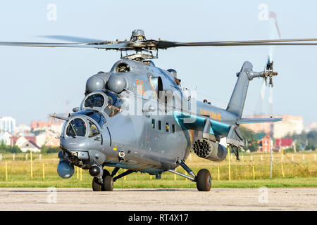 Ein Kasachstan Air Defence Forces Mi-35M Gunship. Stockfoto