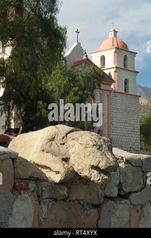 Mountain Lion Skulptur von chumasch Indianer auf der lavanderia (Wäsche), Santa Barbara, Santa Barbara, CA. Digitale Fotografie Stockfoto