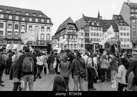 Straßburg, Frankreich, 30. MAI 2015: Schwarz-weiss Bild von März für Jesus die jährliche überkonfessionelle Veranstaltung der Christen in Place Kleber Stockfoto