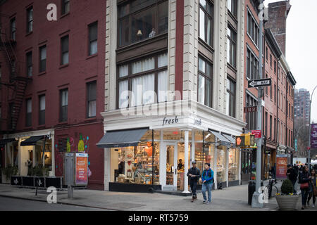 New York City, NY - 25. März 2017: Typisch New York Ecke in Soho in Manhattan, NY Stockfoto