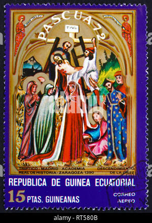 Äquatorialguinea - ca. 1972: einen Stempel in Äquatorialguinea gedruckt zeigt Kreuzabnahme, Ostern, Detail aus Triptychon, ca. 1972 Stockfoto