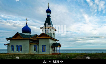 Eine Probe der Holzarchitektur in der Baikal Dorf. Holz Bau. Stockfoto