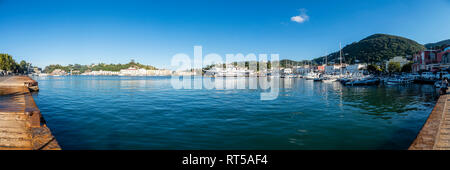 Italien, Kampanien, Neapel, Golf von Neapel, Ischia Insel, Hafen im Morgenlicht Stockfoto