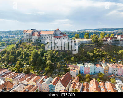 Deutschland, Bayern, Burghausen, Stadt Blick auf Altstadt und Schloss Stockfoto