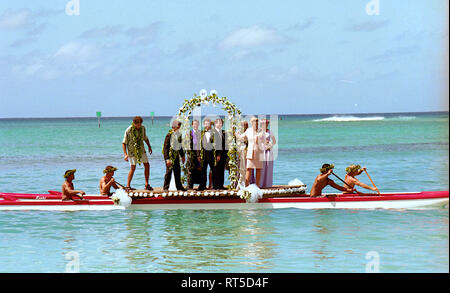 Honolulu, Hawaii, 20. Juli 1999 Erster Tag der Dreharbeiten "BayWatch Hawaii. Hintergrund Extras auf dem Set von "Baywatch Hawaii" Stockfoto