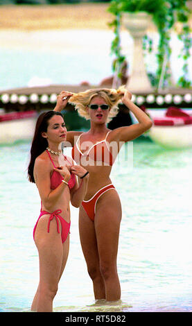 Honolulu, Hawaii, 20. Juli 1999 Erster Tag der Dreharbeiten "BayWatch Hawaii. Hintergrund Extras auf dem Set von "Baywatch Hawaii" Stockfoto