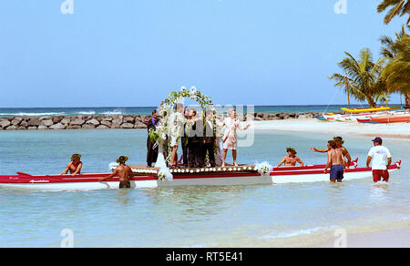 Honolulu, Hawaii, 20. Juli 1999 Erster Tag der Dreharbeiten "BayWatch Hawaii. Hintergrund Extras auf dem Set von "Baywatch Hawaii" Stockfoto