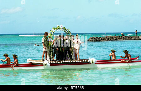 Honolulu, Hawaii, 20. Juli 1999 Erster Tag der Dreharbeiten "BayWatch Hawaii. Hintergrund Extras auf dem Set von "Baywatch Hawaii" Stockfoto