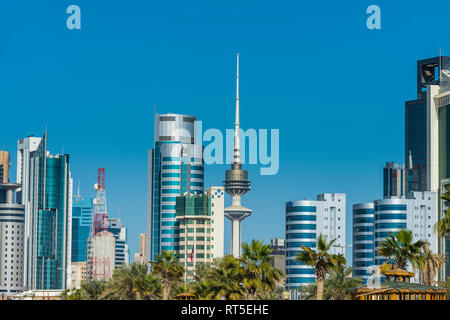 Saudi-arabien, Kuwait, Skyline und Liberation Tower Stockfoto
