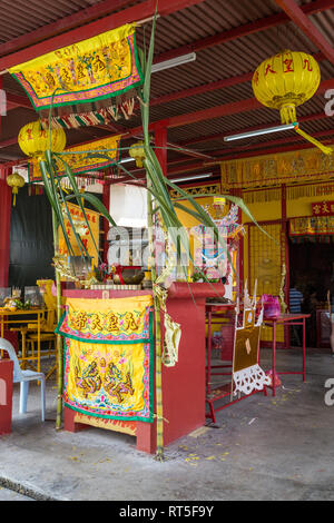 George Town, Penang, Malaysia. Schrein vor Kang Thean Kong (Tempel des Gottes Segen), Kauen Bootsanleger, eine historische chinesische Siedlung. Stockfoto