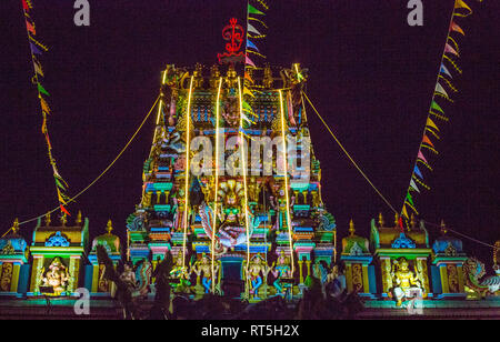 Gopuram (Eingang Turm) der hinduistischen Tempel, Sri Maha Mariamman, Georgetown, Penang, Malaysia. Stockfoto