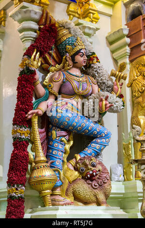 Hinduistische Gottheit in Hindu Tempel, Sri Maha Mariamman, Georgetown, Penang, Malaysia. Stockfoto