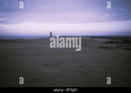 Dänemark, Nordjütland, Rubjerg Knude Leuchtturm an der blauen Stunde Stockfoto