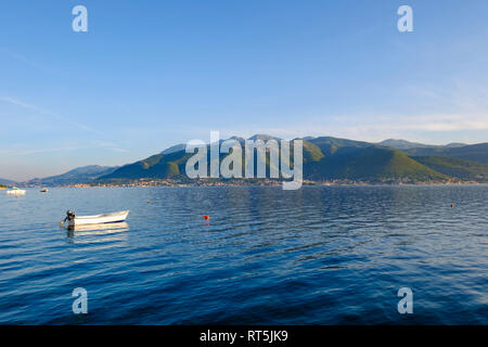 Herceg Novi, Montenegro, Bucht von Kotor, Blick von der Halbinsel Lustica, Dörfer und Baosici Denovici Stockfoto