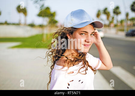 Portrait von Mädchen mit Kappe Stockfoto