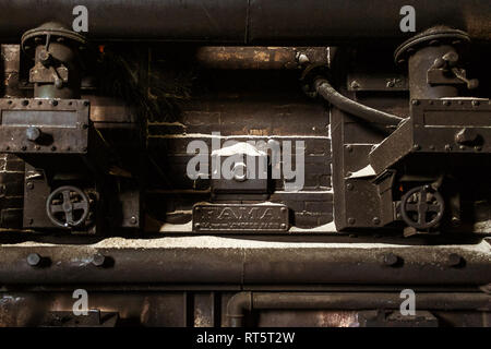 Brickaville, Madagaskar, 8. November 2014: Maschinen der vintage Dampfkessel der Zuckerfabrik von Brickaville, östlich von Madagaskar. Stockfoto