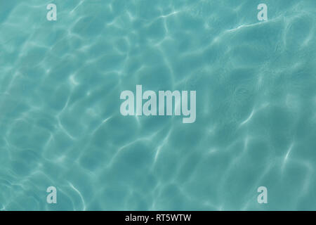 Wasser plätscherte und Oberfläche in einem Pool Stockfoto