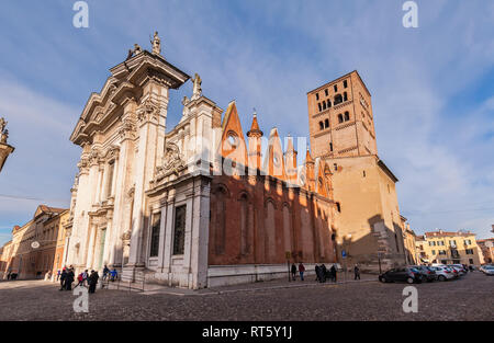 Mantova, Italien - 4. Januar 2019: Mantua Dom (Kathedrale San Pietro Apostolo, Duomo di Mantova) in Mantua Lombardei in Norditalien, ist ein Roma Stockfoto