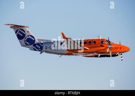 Beechcraft Modell 300 utility Flugzeuge im Flug über Deutschland. Stockfoto
