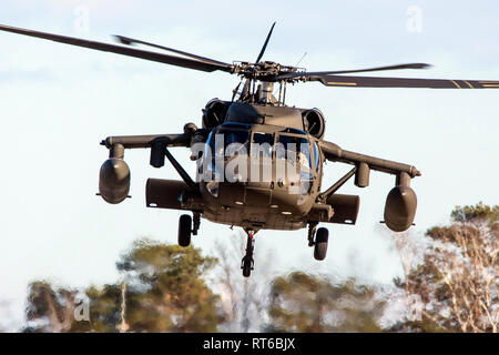 Ein UH-60M Black Hawk Hubschrauber der US-Armee in Europa. Stockfoto