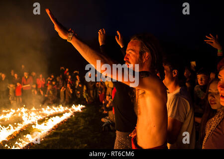 Menge beobachten, Feuer show an Beltane Fire Festival, Sussex, UK Stockfoto