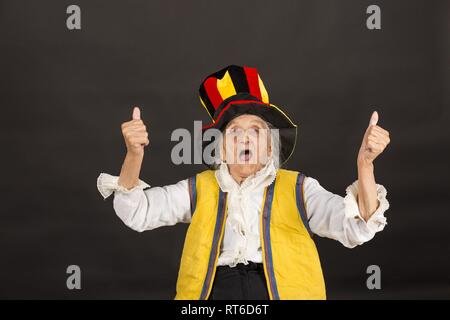 Jahrgang alte Frau Clowns in Zylinder Stockfoto